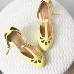 Chase + Chloe women’s shoes teardrop yellow 7